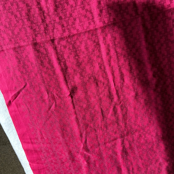 Tory Burch pink logo print wool blend 80" x 25" scarf wrap - Picture 12 of 13